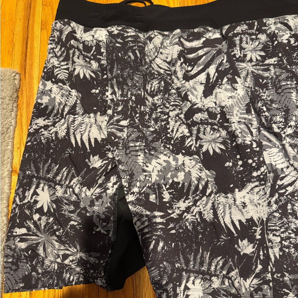 lululemon athletica THE short 9 Black and White